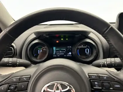 Photo 10 Toyota Yaris Hybride 116h Iconic