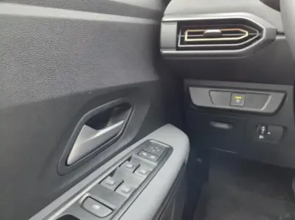 Photo 16 Dacia Jogger 1.6 hybrid 140ch Extreme+ 7 places -24