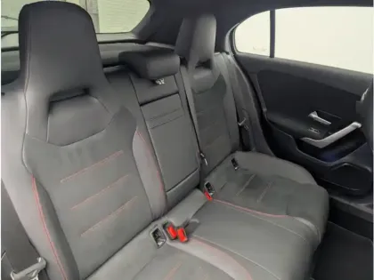 Photo 31 Mercedes Classe A 200 d AMG Line