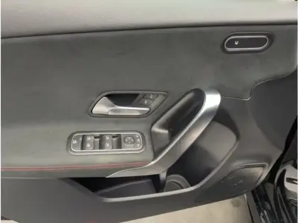 Photo 35 Mercedes Classe A 200 d AMG Line