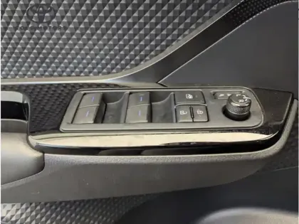 Photo 18 Toyota C-HR 1.8 Hybride 122 Design MY23