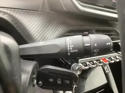 Photo 19 Peugeot 2008 Nouveau 100 S&S BVM6 Allure