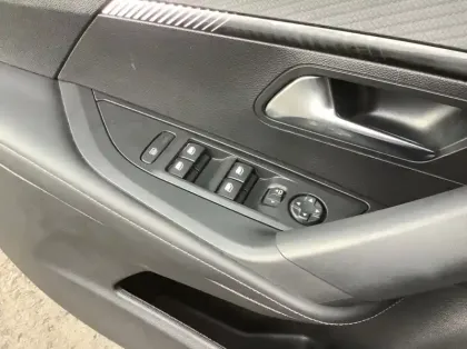 Photo 16 Peugeot 2008 Nouveau 100 S&S BVM6 Allure