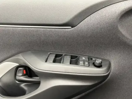 Photo 11 Toyota Yaris Hybride 1.5 HYBRID 116H DESIGN CARGO