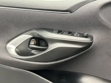 Photo 8 Toyota Yaris Hybride 116h Design