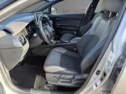 Photo 16 Toyota C-HR 1.8 Hybride 122 Distinctive