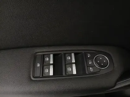 Photo 16 Renault Captur E-Tech 145 - 21 Intens