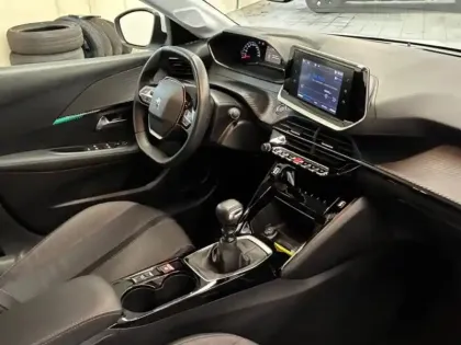 Photo 14 Peugeot 208  1.2 PureTech 100ch S&S Allure 118g