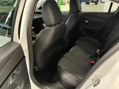 Photo 11 Peugeot 208  1.2 PureTech 100ch S&S Allure 118g