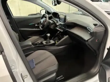 Photo 13 Peugeot 208  1.2 PureTech 100ch S&S Allure 118g