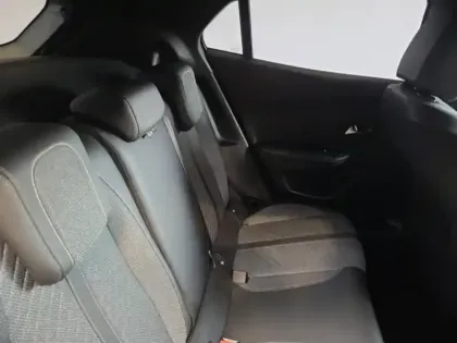 Photo 11 Peugeot 2008  1.2 Hybrid 145ch Allure e-DCS6