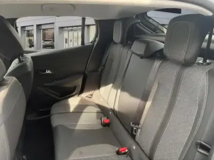 Photo 11 Peugeot 208  1.2 Hybrid 110ch Allure e-DCS6