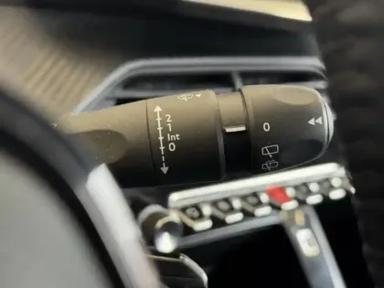 Photo 14 Peugeot 208  Affaire 1.5 BlueHDi 100 Premium