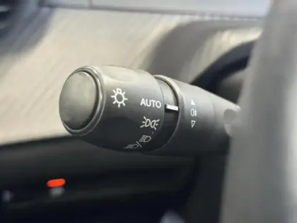 Photo 11 Peugeot 208  Affaire 1.5 BlueHDi 100 Premium