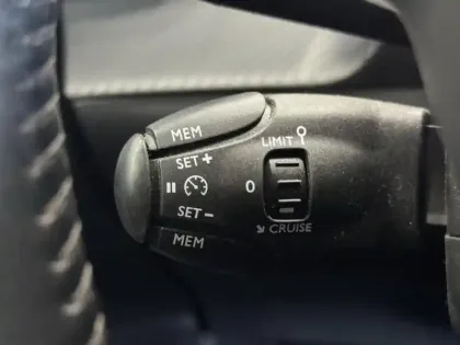 Photo 10 Peugeot 208  Affaire 1.5 BlueHDi 100 Premium