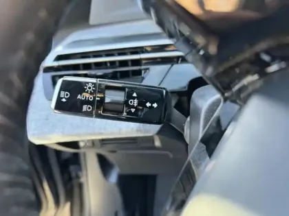 Photo 13 Peugeot 5008  Hybrid 145ch Allure e-DCS6