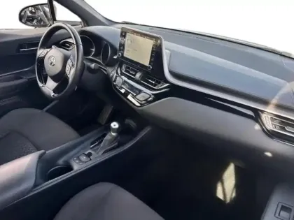 Photo 8 Toyota C-HR  1.8 Hybride 122ch Dynamic Ultimate E-CVT