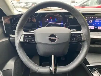 Photo 8 Opel Astra  1.6 Turbo 180ch Hybrid  Elegance Business BVA8