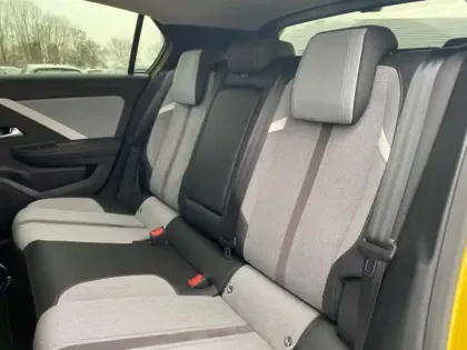 Photo 13 Opel Astra  1.6 Turbo 180ch Hybrid  Elegance Business BVA8