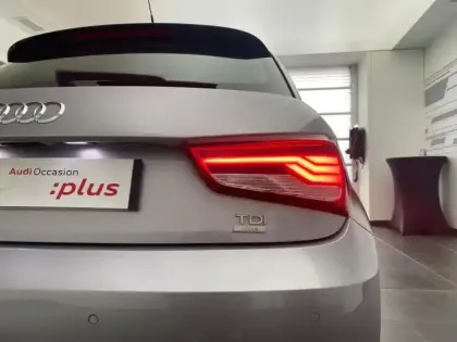 Photo 7 Audi A1  Sportback 1.4 TDI 90ch ultra Ambiente S tronic 7