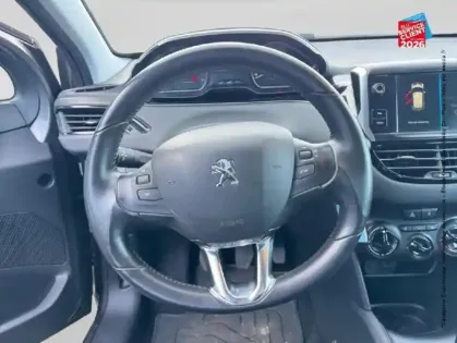 Photo 11 Peugeot 208  1.2 PureTech 82ch E6.c Signature 5p