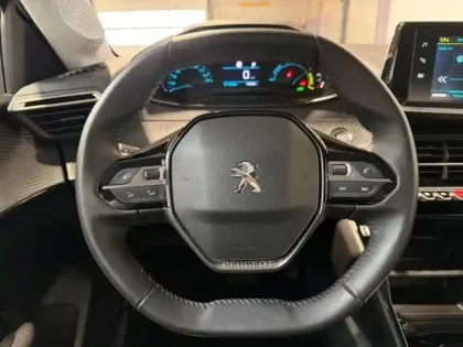 Photo 14 Peugeot 208  e- 136ch Active