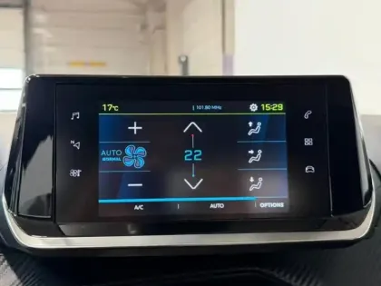 Photo 13 Peugeot 208  e- 136ch Active