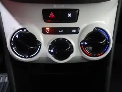 Photo 12 Peugeot 208  1.2 PureTech 68ch Like 5p