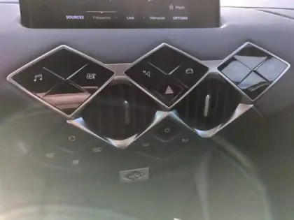 Photo 7 DS DS 3  Crossback PureTech 130ch Grand Chic Automatique 7cv