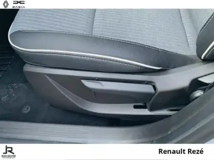 Photo 13 Renault Clio  1.6 E-Tech 145ch full hybrid Techno - 24