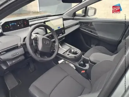 Photo 14 Toyota C-HR + 224ch 77kWh Design Grande Autonomie