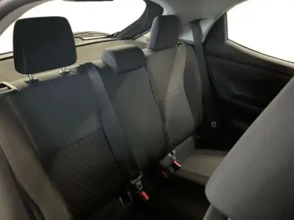 Photo 8 Toyota Yaris  116h Dynamic Business 5p + Programme Beyond Zero Academy MY22