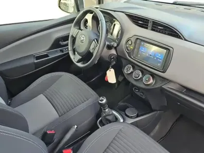 Photo 9 Toyota Yaris  110 VVT-i France Connect 5p RC19