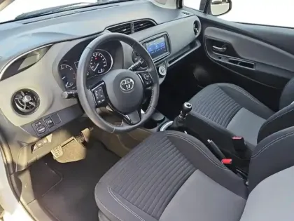 Photo 8 Toyota Yaris  110 VVT-i France Connect 5p RC19