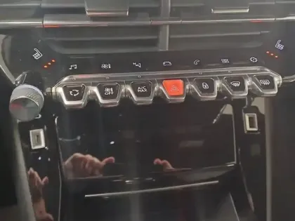 Photo 13 Peugeot 208  1.2 PureTech 100ch S&S GT EAT8