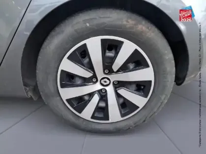 Photo 9 Renault Clio  1.6 E-Tech hybride 145ch Equilibre