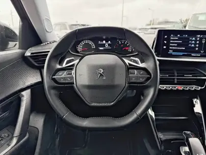 Photo 8 Peugeot 2008  PureTech 130 S&S EAT8