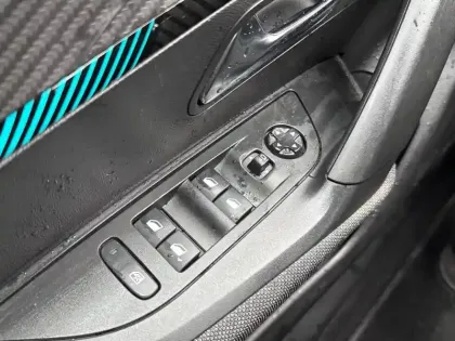 Photo 55 Peugeot 2008  PureTech 130 S&S EAT8