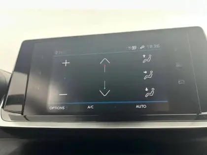 Photo 80 Peugeot 2008  PureTech 130 S&S EAT8