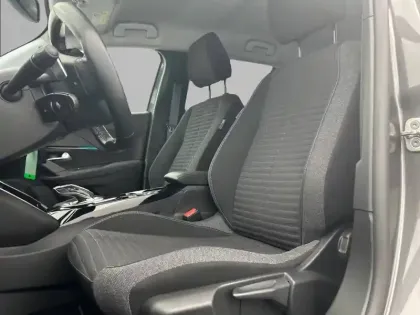 Photo 66 Peugeot 2008  PureTech 130 S&S EAT8