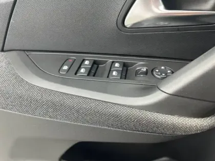 Photo 70 Peugeot 2008  PureTech 130 S&S EAT8