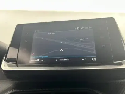 Photo 79 Peugeot 2008  PureTech 130 S&S EAT8