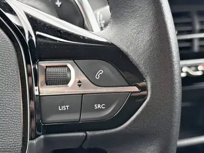 Photo 45 Peugeot 2008  PureTech 130 S&S EAT8