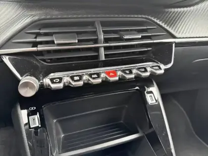 Photo 26 Peugeot 2008  PureTech 130 S&S EAT8