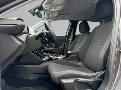 Photo 10 Peugeot 2008  PureTech 130 S&S EAT8