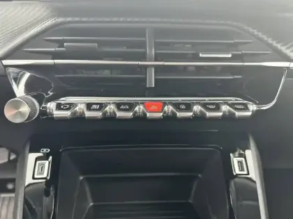 Photo 77 Peugeot 2008  PureTech 130 S&S EAT8