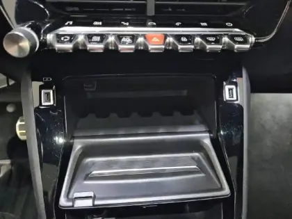 Photo 47 Peugeot 208 Gén. II Ph1 NG GT 5