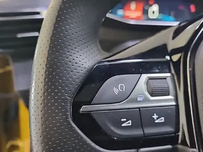 Photo 50 Peugeot 208 Gén. II Ph1 NG GT 5