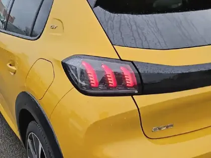 Photo 16 Peugeot 208  BlueHDi 100 S&S BVM6