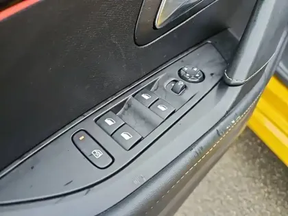 Photo 21 Peugeot 208  BlueHDi 100 S&S BVM6